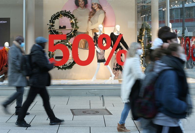 &copy; Reuters. Shoppers walk past a discount sign, as the coronavirus disease (COVID-19) outbreak continues, in Frankfurt, Germany December 14, 2020.   REUTERS/Ralph Orlowski/Files