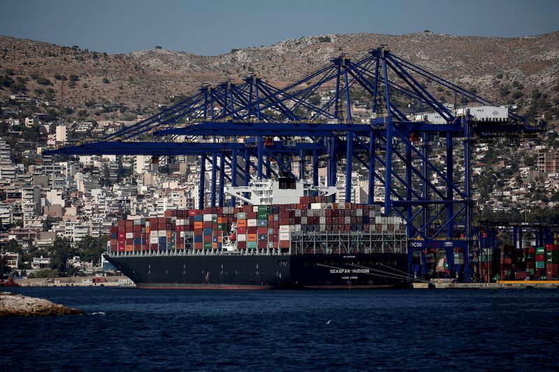 &copy; Reuters. FILE PHOTO: A cargo ship is moored at the Piraeus Container Terminal, near Athens, Greece, September 20, 2017. REUTERS/Alkis Konstantinidis/File Photo