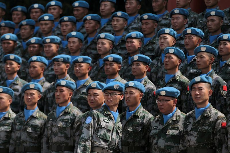 &copy; Reuters. جنود صينيون قبل أن يغادروا للانضمام إلى عمليات حفظ السلام التابعة للأمم المتحدة في لبنان بصورة من أرشيف رويترز.