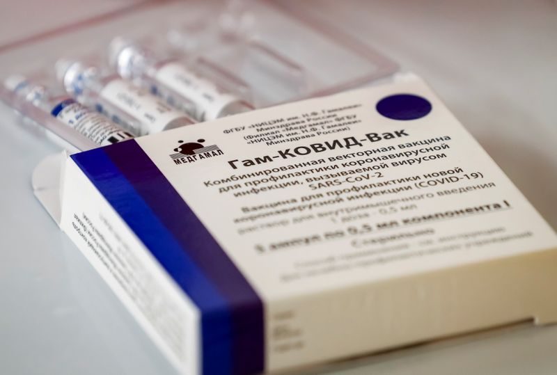 &copy; Reuters. FILE PHOTO: A box with Sputnik V (Gam-COVID-Vac) vaccine against the coronavirus disease (COVID-19) is seen at a vaccination centre in Depo food mall in Moscow, Russia June 17, 2021. REUTERS/Shamil Zhumatov/File Photo