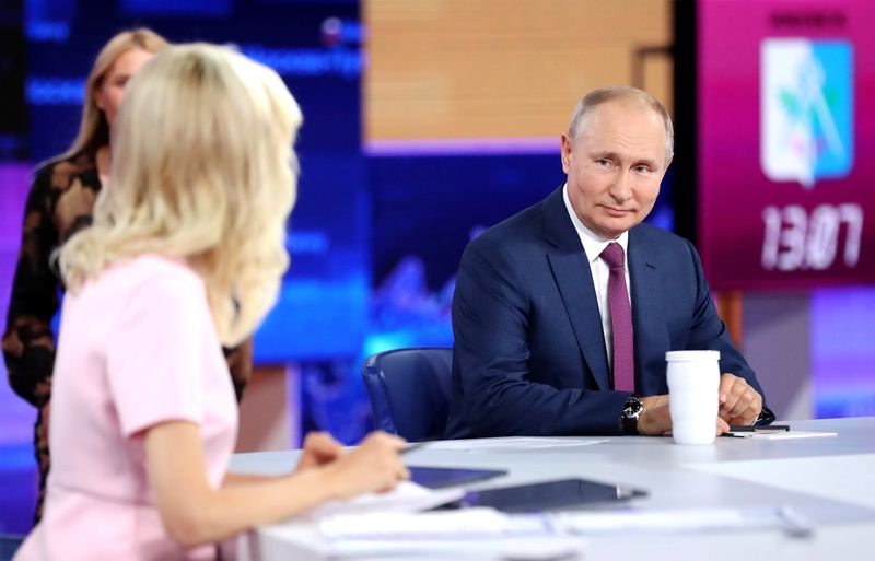 &copy; Reuters. Russian President Vladimir Putin takes part in an annual nationwide televised phone-in show in Moscow, Russia June 30, 2021. Sputnik/Sergei Savostyanov/Pool via REUTERS