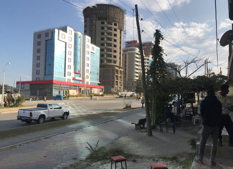 &copy; Reuters. A Mekele. L'armée éthiopienne pourrait pénétrer de nouveau dans Mekele, capitale régionale du Tigré, d'ici quelques semaines si nécessaire, a déclaré mercredi Redwan Hussein, porte-parole d'un groupe de travail mis en place par le gouvernement d'