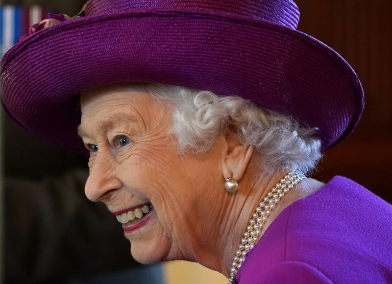 &copy; Reuters. Rainha Elizabeth visita museu no Castelo de Stirling, durante viagem à Escócia
29/6/2021 Andrew Milligan/Pool via REUTERS