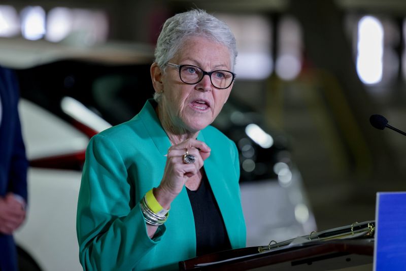 &copy; Reuters. FILE PHOTO: White House Climate Advisor Gina McCarthy holds a news conference in the parking garage at Union Station in front of new EV charging stations in Washington, U.S., April 22, 2021. REUTERS/Evelyn Hockstein