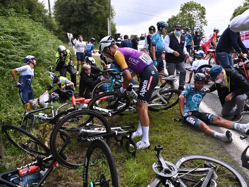 &copy; Reuters. Cycling - Tour de France - Stage 1 - Brest to Landerneau - France - June 26, 2021 B&B Hotels p/b KTM rider Cyril Lemoine of France receives medical attention Pool via REUTERS/Anne-Christine Poujoulat