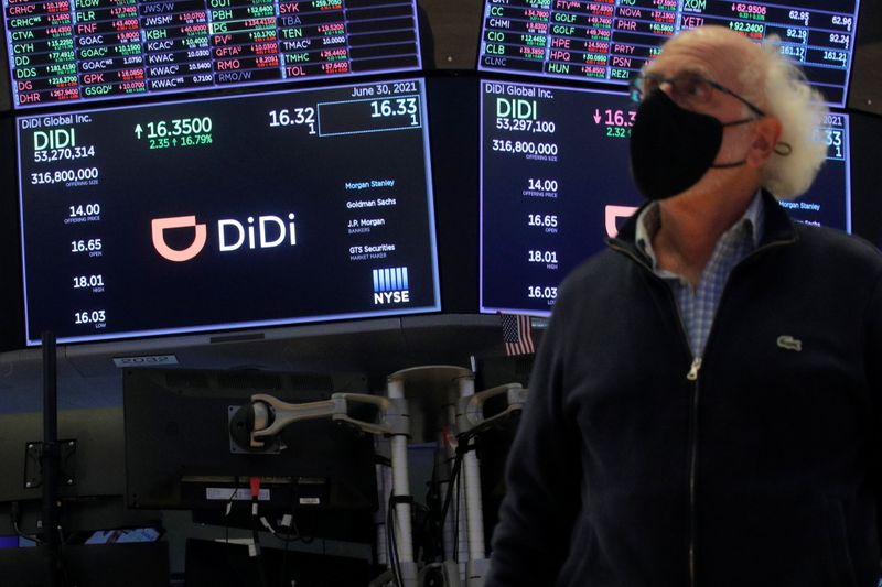 © Reuters. Logo da Didi em tela na bolsa de valores de Nova York, EUA 
30/06/2021
REUTERS/Brendan McDermid