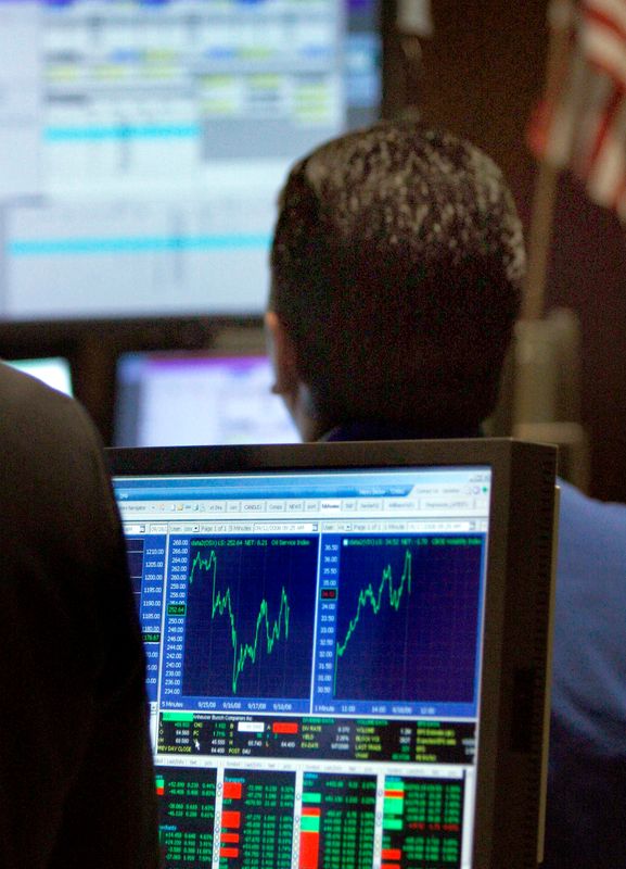 © Reuters. Tela com informações sobre ações durante sessão da bolsa de valores de Nova York, EUA 
18/09/2008
REUTERS/Brendan McDermid 