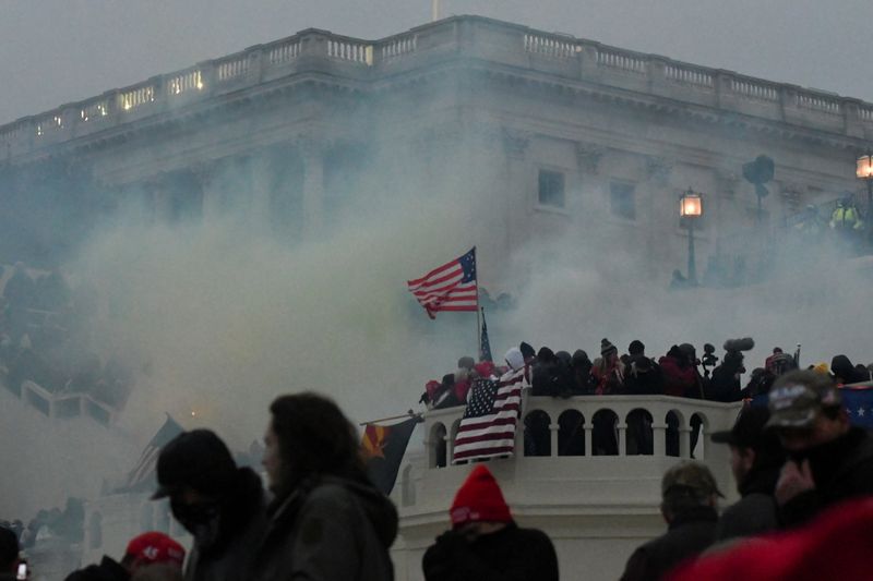 &copy; Reuters. FILE PHOTO: Police clear the U.S. Capitol Building with tear gas as supporters of U.S. President Donald Trump gather outside, in Washington, U.S. January 6, 2021. REUTERS/Stephanie Keith/File Photo