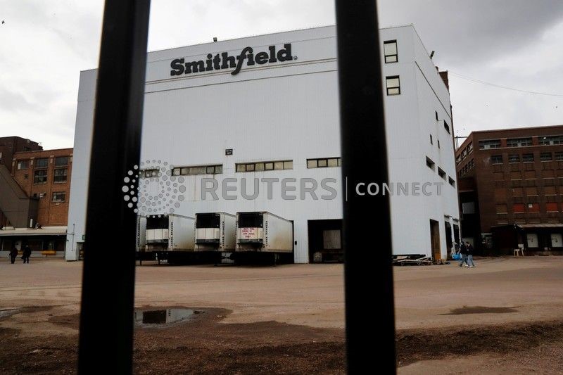&copy; Reuters. Unidade de carne suína da Smithfield Foods em Sioux Falls, Dakota do Sul (EUA) 
16/04/2020
REUTERS/Shannon Stapleton