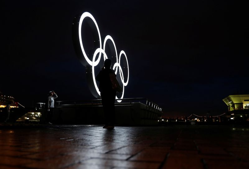 &copy; Reuters. 　南太平洋の島しょ国サモアの五輪委員会は１日、東京五輪への重量挙げ選手の参加を取りやめる方針を明らかにした。新型コロナウイルスに関連した規制が理由。横浜で６月撮影（２０２