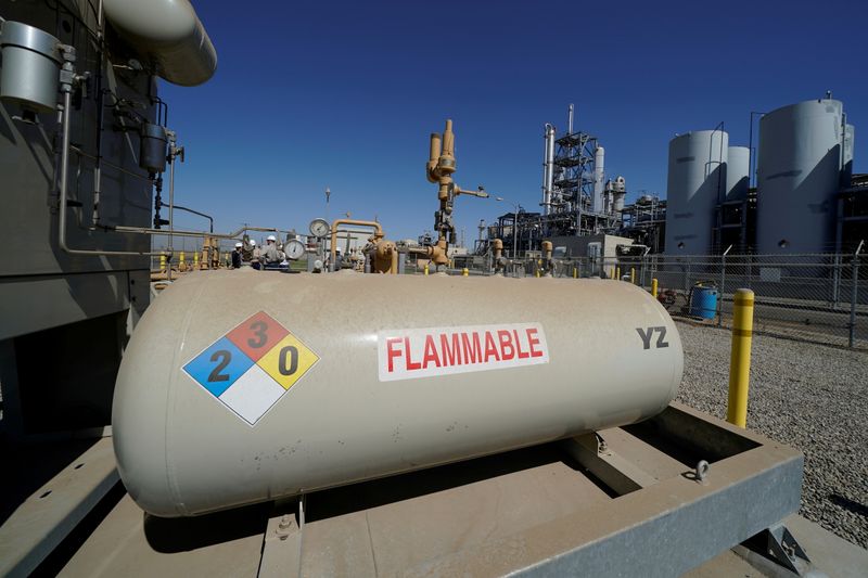 &copy; Reuters. FILE PHOTO: Natural gas is transferred into the SoCalGas system after being collected and purified at a Calgren collection facility in Pixley, California, U.S., October 2, 2019. REUTERS/Mike Blake/File Photo