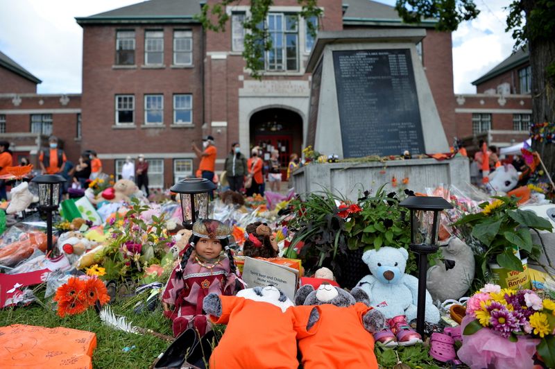 &copy; Reuters. FILE PHOTO: A memorial on the grounds of the former Kamloops Indian Residential School is seen in Kamloops, British Columbia, Canada June 5, 2021.  REUTERS/Jennifer Gauthier//File Photo