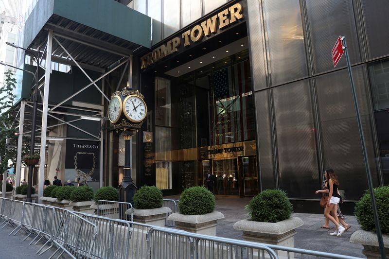 &copy; Reuters. FILE PHOTO: The entrance to Trump Tower on 5th Avenue is pictured in the Manhattan borough of New York City, U.S., June 30, 2021. REUTERS/Angus Mordant