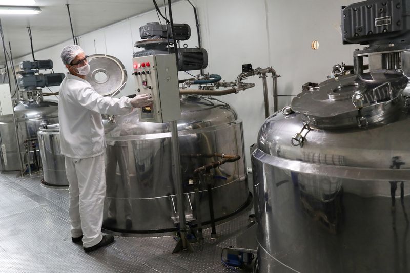 &copy; Reuters. FILE PHOTO: A employee works on the production of ethanol-based hand sanitizers in AGE do Brasil factory, hired by brewing Ambev to produce hand sanitizers to donate to public hospitals during the coronavirus disease (COVID-19) outbreak in Vinhedo, Brazil