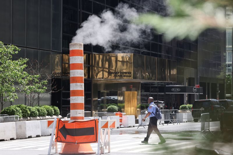 &copy; Reuters. The residential entrance to Trump Tower on 56th Street is pictured in the Manhattan borough of New York City, U.S., June 30, 2021. REUTERS/Angus Mordant