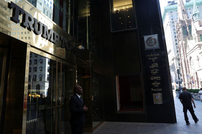 &copy; Reuters. FILE PHOTO: The entrance to Trump Tower on 5th Avenue is pictured in the Manhattan borough of New York City, U.S., June 30, 2021. REUTERS/Angus Mordant