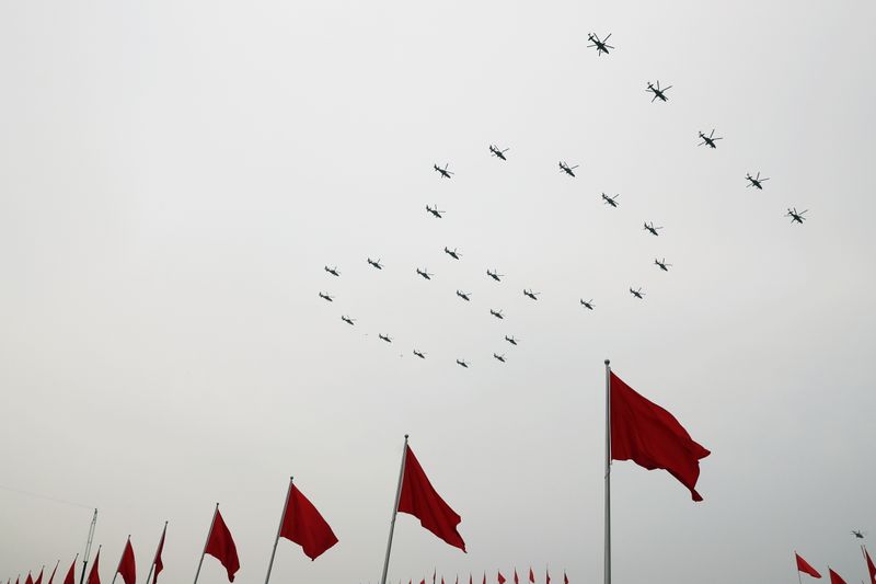 &copy; Reuters. Aeronaves militares fazem voo de exibição para marcar os 100 anos do Partido Comunista da China, em Pequim
01/07/2020
REUTERS/Carlos Garcia Rawlins