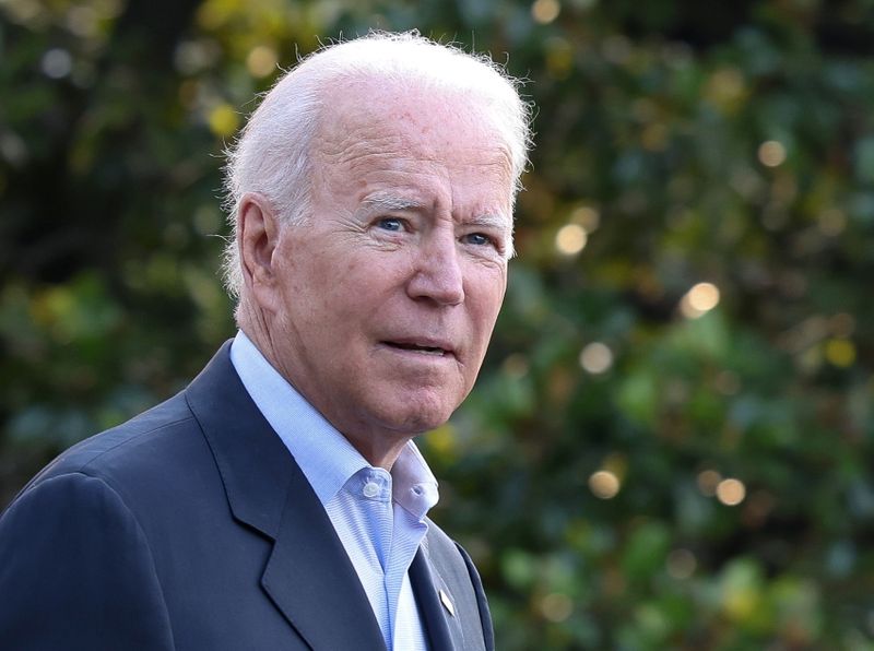 &copy; Reuters. U.S. President Joe Biden departs the White House in Washington, U.S., en route to Surfside, Florida July 1, 2021. REUTERS/Evelyn Hockstein