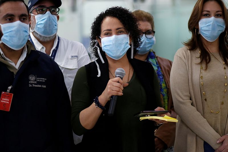 © Reuters. FILE PHOTO: Chief of Cabinet Carolina Recinos takes part in a news conference to announce measures against the coronavirus disease (COVID-19), at the San Oscar Arnulfo Romero International Airport in San Luis Talpa, El Salvador, February 29, 2020.  REUTERS/Jose Cabezasthe