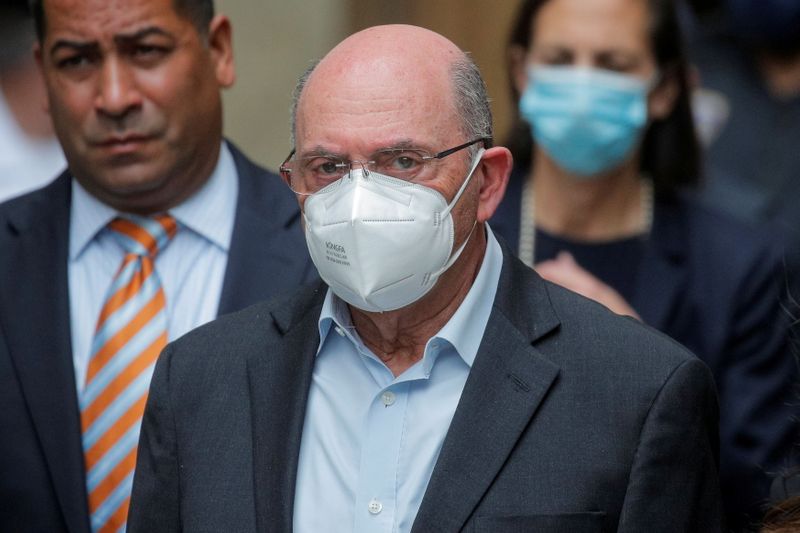 © Reuters. Trump Organization chief financial officer Allen Weisselberg exits after his arraignment hearing in New York State Supreme Court in the Manhattan borough of New York City, New York, U.S., July 1, 2021.    REUTERS/Brendan McDermid