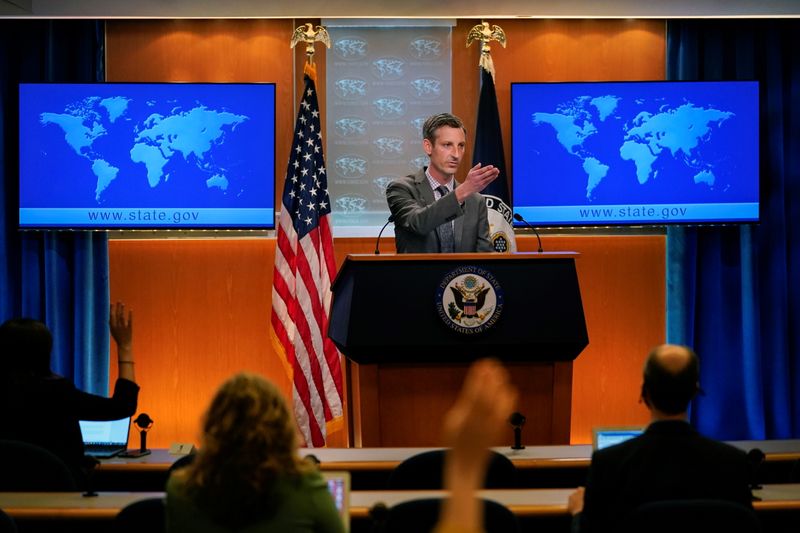 © Reuters. المتحدث باسم الخارجية الأمريكية نيد برايس يتحدث في واشنطن يوم 31 مارس اذار 2021. صورة من ممثل لوكالات الأنباء. 