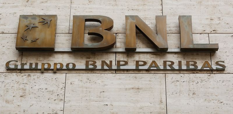 &copy; Reuters. Il logo Bnl (Gruppo Bnp Paribas) a Napoli. Reuters/Tony Gentile