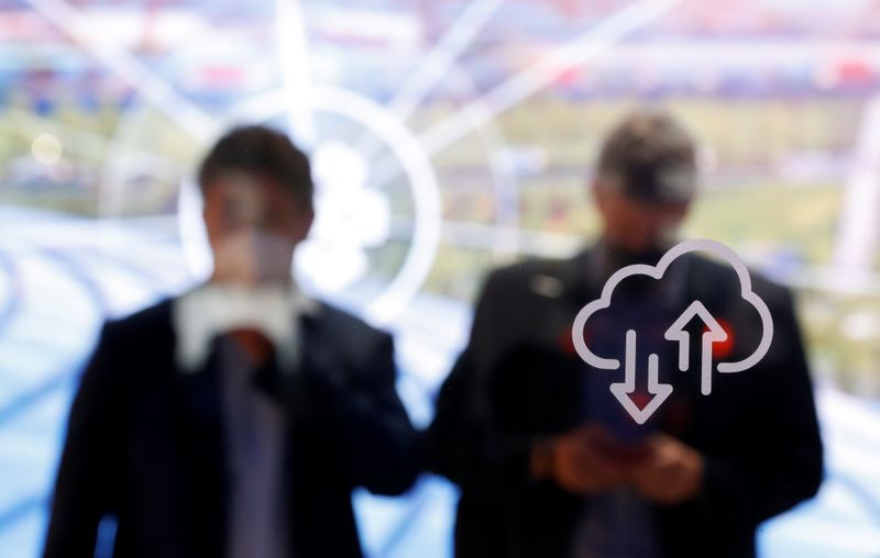 © Reuters. A cloud symbol is displayed on glass during the Mobile World Congress (MWC) in Barcelona, Spain, June 30, 2021. REUTERS/Albert Gea