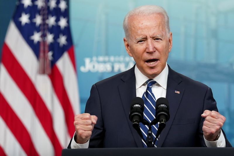 &copy; Reuters. Economia dos EUA está em movimento, diz Biden após salto no emprego
2/07/2021. 
REUTERS/Kevin Lamarque