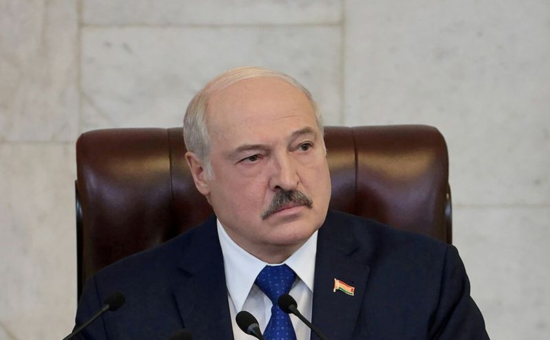 &copy; Reuters. FOTO DE ARCHIVO: El presidente bielorruso Alexander Lukashenko pronuncia un discurso en Minsk, Bielorrusia, el 26 de mayo de 2021. Servicio de prensa del presidente de la República de Bielorrusia/Folleto vía REUTERS/File Photo