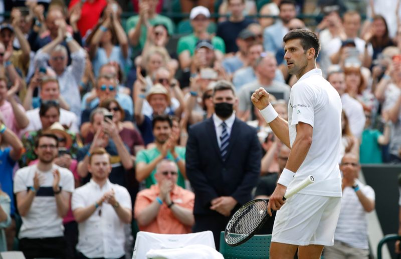&copy; Reuters. El serbio Novak Djokovic celebra tras ganar su partido de tercera ronda en Wimbledon ante el estadounidense Denis Kudla, en el All England Lawn Tennis and Croquet Club, Londres, Inglaterra - Julio 2, 2021  REUTERS/Paul Childs