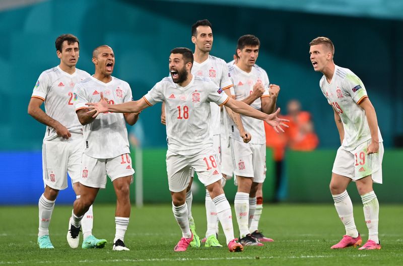 &copy; Reuters. Jogadores da Espanha comemoram vitória nos pênaltis sobre Suíça nas quartas da Euro
02/07/2021
Pool via REUTERS/Kirill Kudryavtsev