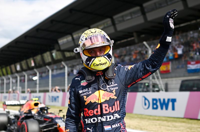 &copy; Reuters. Max Verstappen de Red Bull celebra tras clasificar en la pole position Pool via REUTERS/Christian Bruna