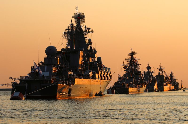 &copy; Reuters. FILE PHOTO: A view shows Russian warships on sunset ahead of the Navy Day parade in the Black Sea port of Sevastopol, Crimea July 27, 2019. REUTERS/Alexey Pavlishak/File Photo