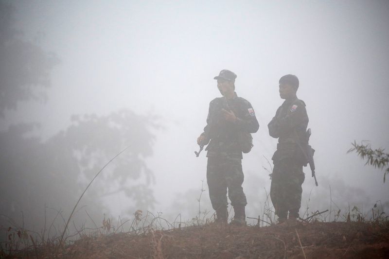 &copy; Reuters. 　ミャンマーの治安部隊は７月２日、ザガイン地域にある村デパインを襲撃し、少なくとも２５人を殺害した。地元住民２人が４日に明らかにしたほか、国内メディアが伝えた。写真は少数