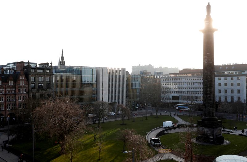 &copy; Reuters. FILE PHOTO: The offices of Standard Life Aberdeen in Saint Andrew Square Edinburgh, Scotland, Britain February 15, 2019.REUTERS/Russell Cheyne//File Photo