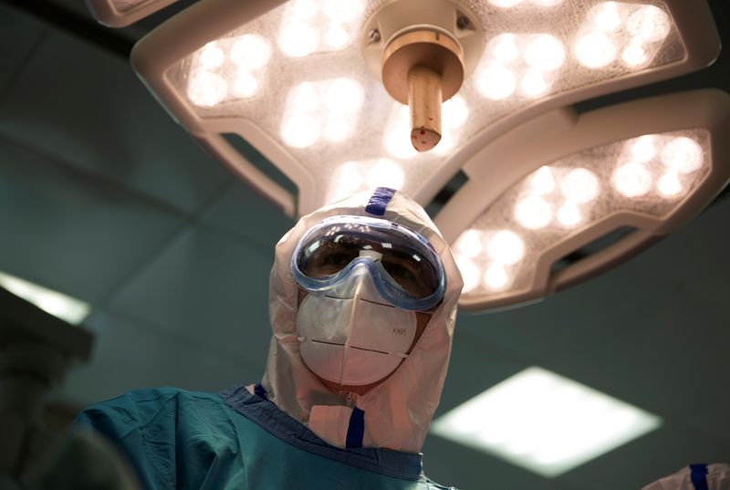 &copy; Reuters. Doctor Islam Muradov performs emergency surgery in the operating room of the City Clinical Hospital Number 15 named after O. Filatov, which delivers treatment to patients infected with the coronavirus disease (COVID-19), in Moscow, Russia May 25, 2020. Pi