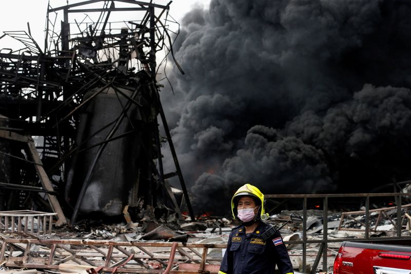 &copy; Reuters. Explosão e incêndio destrói fábrica em Samut Prakan, aos redores de Bangcoc, na Tailândia
05/06/2021 REUTERS/Soe Zeya Tun