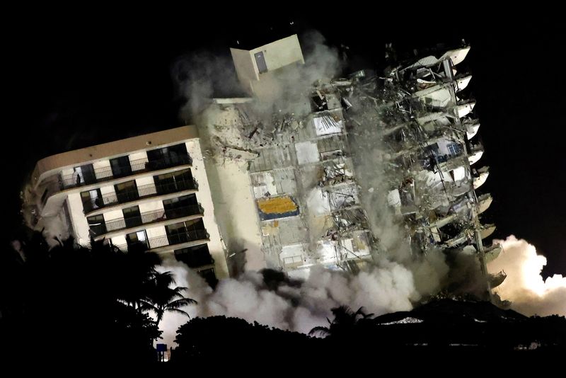 &copy; Reuters. The partially collapsed Champlain Towers South residential building is demolished in Surfside, Florida, U.S., July 4, 2021. Picture taken July 4, 2021.  REUTERS/Marco Bello