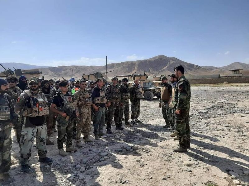 &copy; Reuters. Comandos afganos llegan a reforzar a las fuerzas de seguridad en Fayzabad, capital de la provincia de Badajshán, después de que el Talibán capturó recientemente los distritos vecinos de Badajshán, Afganistán. 4 de julio, 2021. Ministerio de Defensa 