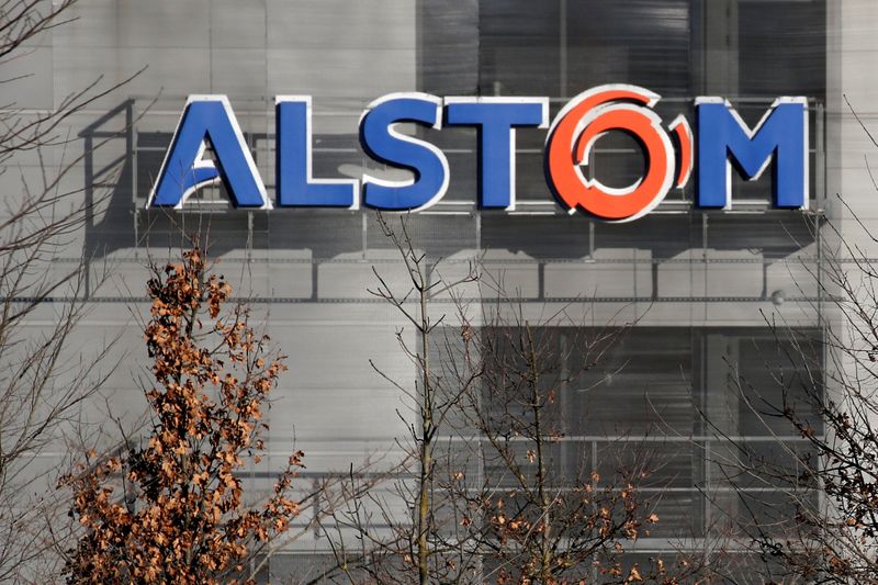 &copy; Reuters. Alstom a annoncé lundi s'attendre pour l'année 2021-2022 à un flux de trésorerie libre négatif important, alors que le groupe se concentre sur les projets difficiles hérités de l'activité ferroviaire de Bombardier, a déclaré le groupe à la veil
