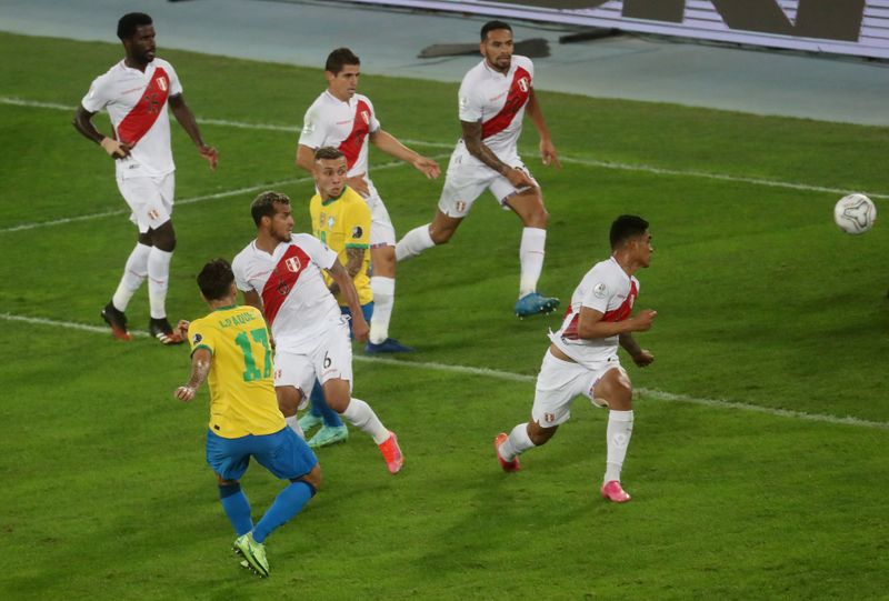&copy; Reuters. Jul 5, 2021 
Foto del lunes de Lucas Paqueta marcando el gol de Brasil ante Perú por las semifinales de la Copa América. 
REUTERS/Sergio Moraes