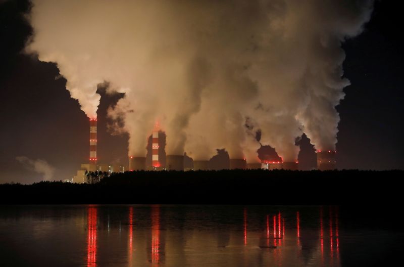 &copy; Reuters. FILE PHOTO: Smoke and steam billows from Belchatow Power Station, Europe's largest coal-fired power plant operated by PGE Group, at night near Belchatow, Poland December 5, 2018. REUTERS/Kacper Pempel