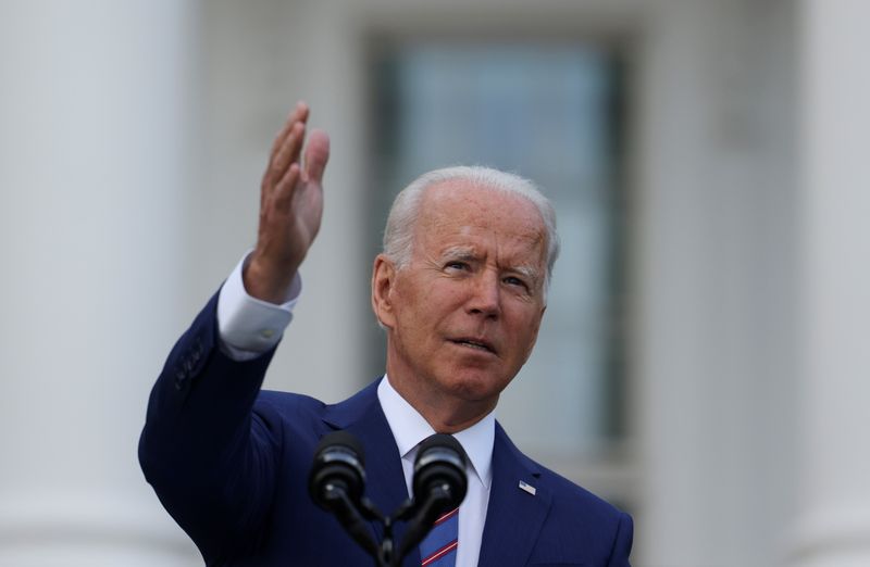 &copy; Reuters. FILE PHOTO: U.S. President Joe Biden delivers remarks at the White House at a celebration of Independence Day in Washington, U.S., July 4, 2021. REUTERS/Evelyn Hockstein/File Photo