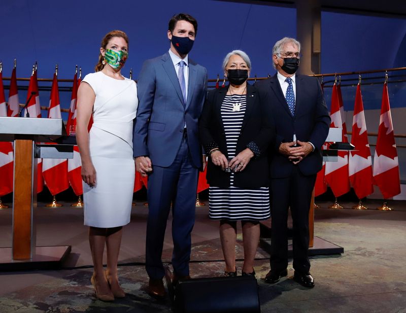© Reuters. Canada's Prime Minister Justin Trudeau poses for a photo with Mary Simon, the next Governor General of Canada, her husband Whit Fraser and Sophie Gregoire Trudeau, in Gatineau, Quebec, Canada July 6, 2021.  REUTERS/Patrick Doyle