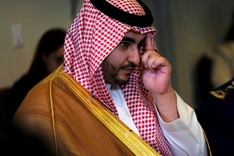 &copy; Reuters. نائب وزير الدفاع السعودي الأمير خالد بن سلمان أثناء اجتماع. صورة من أرشيف رويترز.