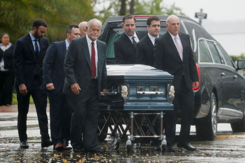 &copy; Reuters. Funeral de família vítima de desabamento em Miami 
 6/7/2021   REUTERS/Shannon Stapleton