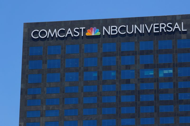 &copy; Reuters. IMAGEN DE ARCHIVO. El logo de Comcast NBC Universal se ve en un edificio en Los Ángeles, EEUU. Junio 13, 2018. REUTERS/Mike Blake