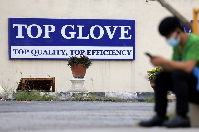 &copy; Reuters. FILE PHOTO: Top Glove logo is pictured outside a factory in Klang, Malaysia December 10, 2020. REUTERS/Lim Huey Teng/File Photo