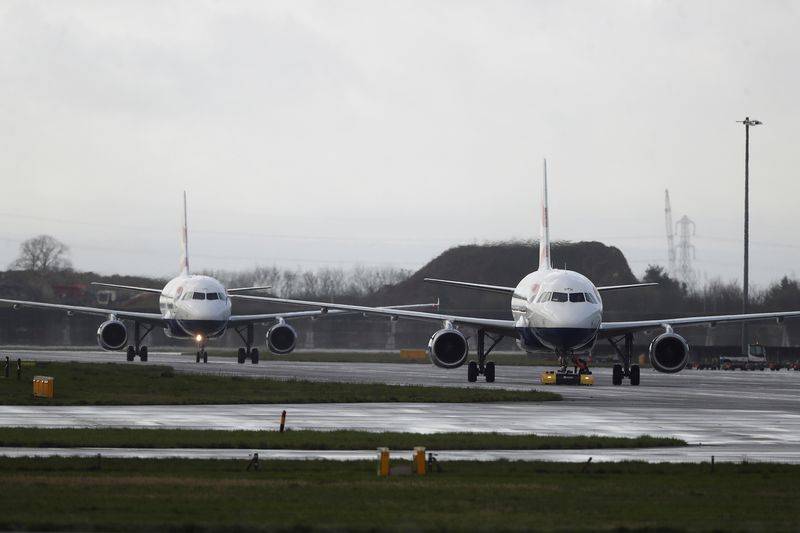 &copy; Reuters. FILE PHOTO: British Airways planes taxi near Terminal 5 at Heathrow Airport in London, Britain March 14, 2020. REUTERS/Simon Dawson