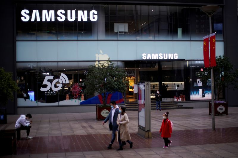 &copy; Reuters. Loja da Samsung  em Xangai
21/2/2020 REUTERS/Aly Song